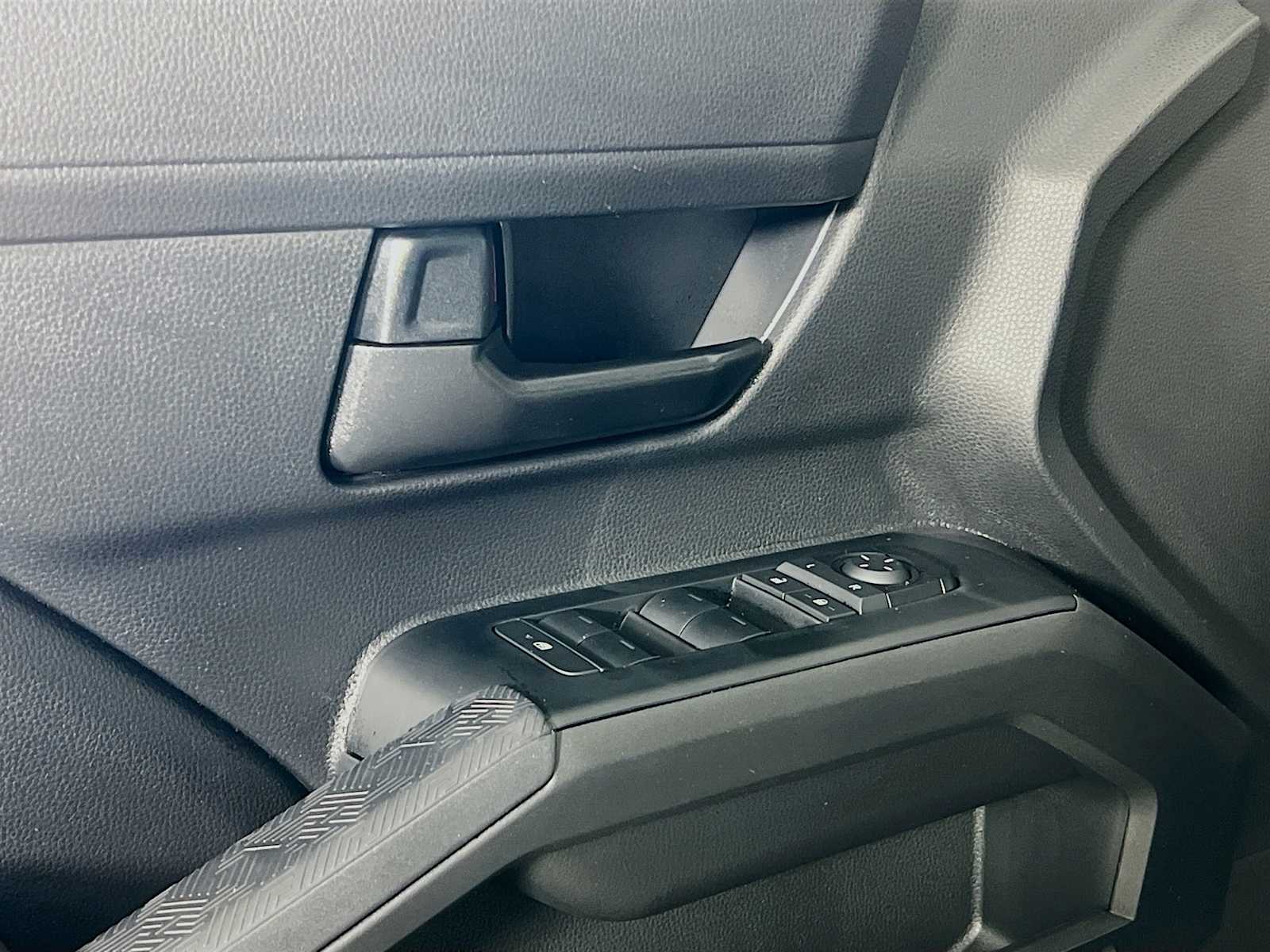 2025 Toyota Tacoma SR5 - Photo 14