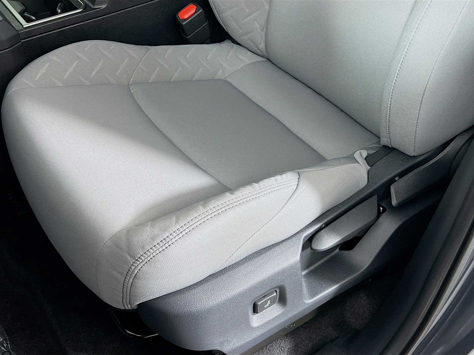 2025 Toyota Tacoma SR5 - Photo 15