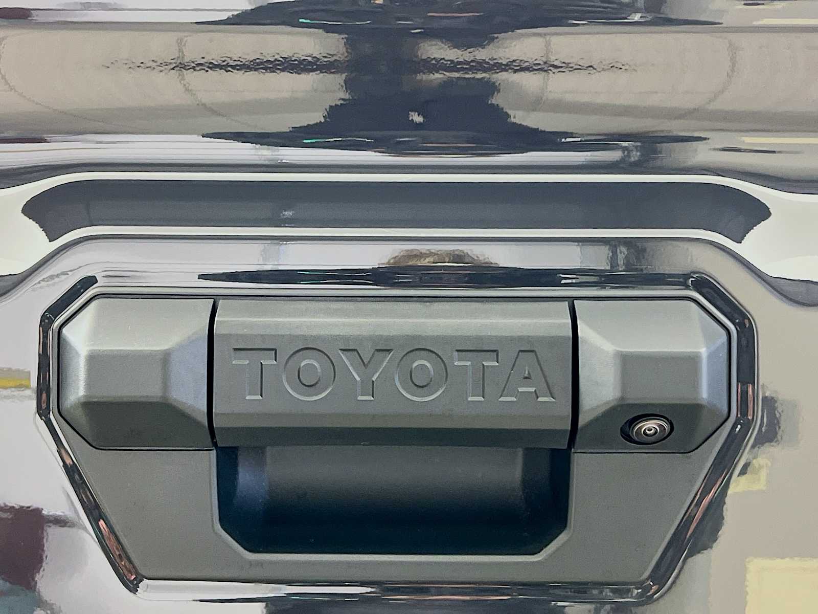 2025 Toyota Tacoma SR5 - Photo 16