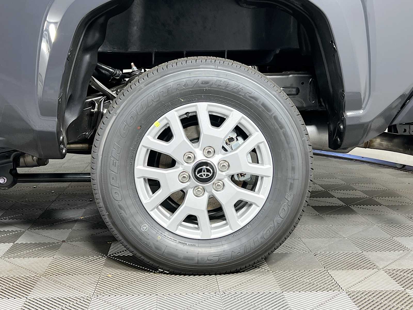 2025 Toyota Tacoma SR5 - Photo 17