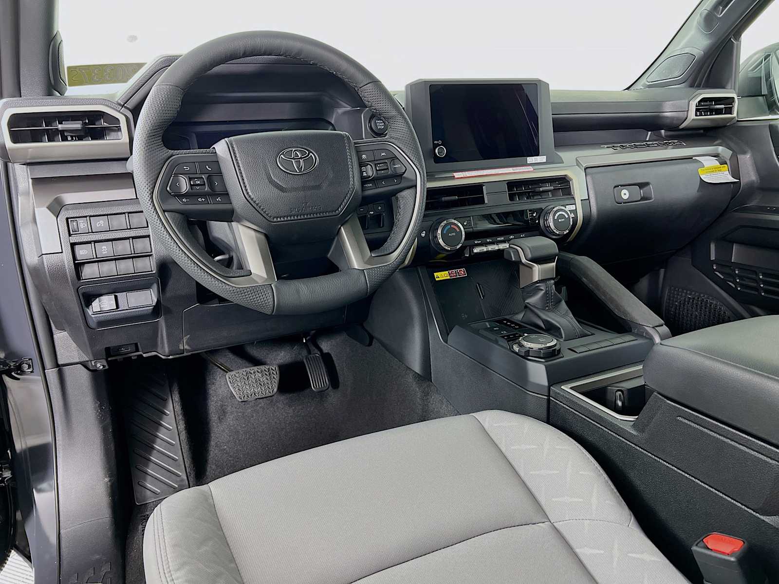 2025 Toyota Tacoma SR5 - Photo 5