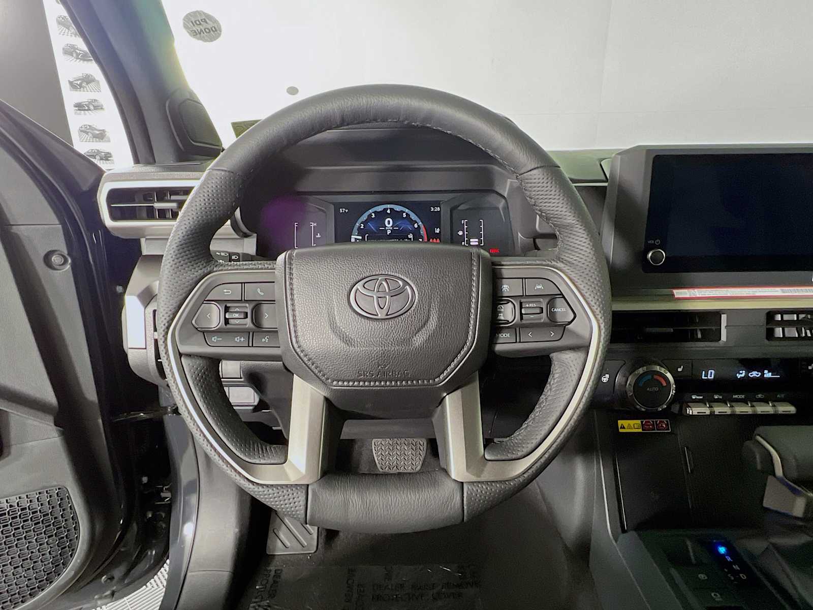 2025 Toyota Tacoma SR5 - Photo 6