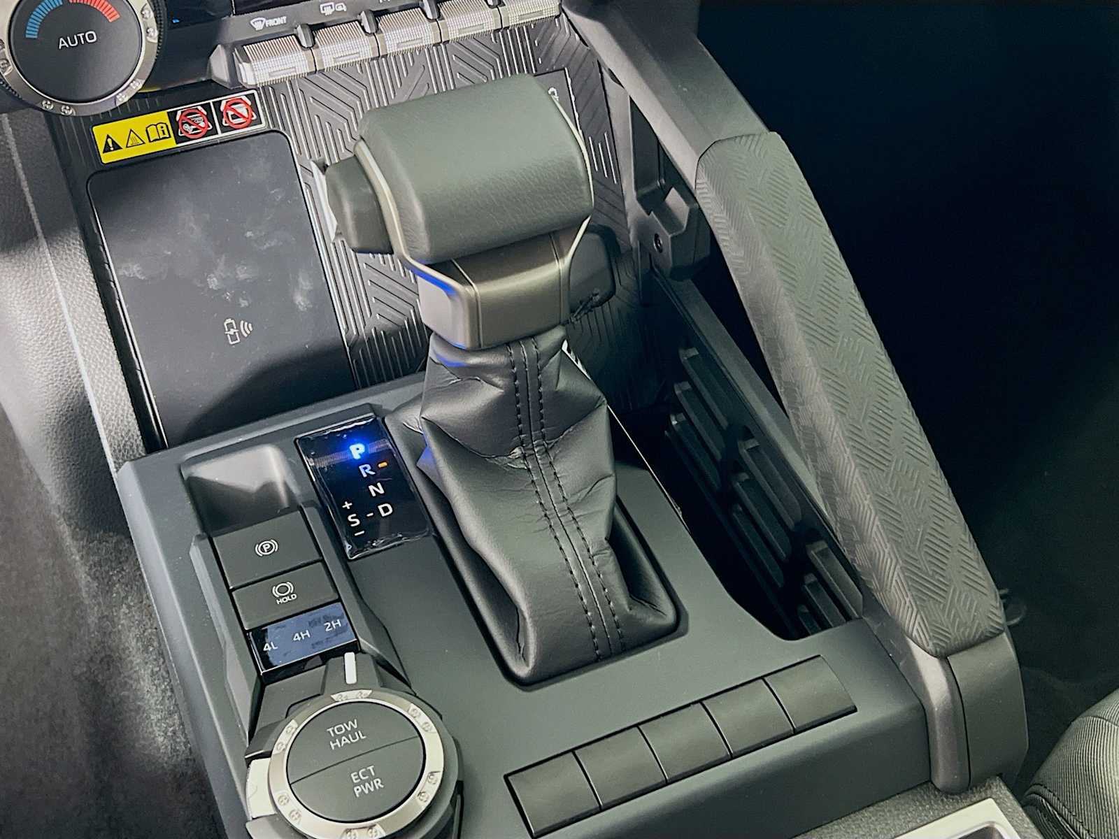 2025 Toyota Tacoma SR5 - Photo 10