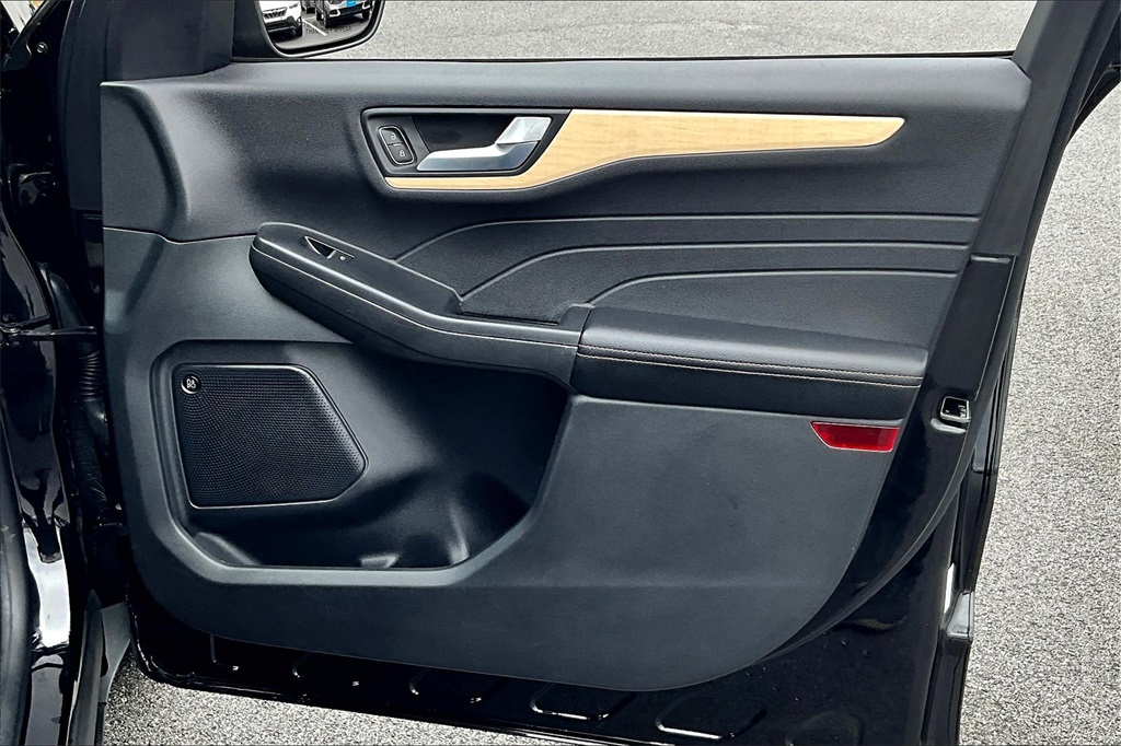2022 Ford Escape Titanium - Photo 12