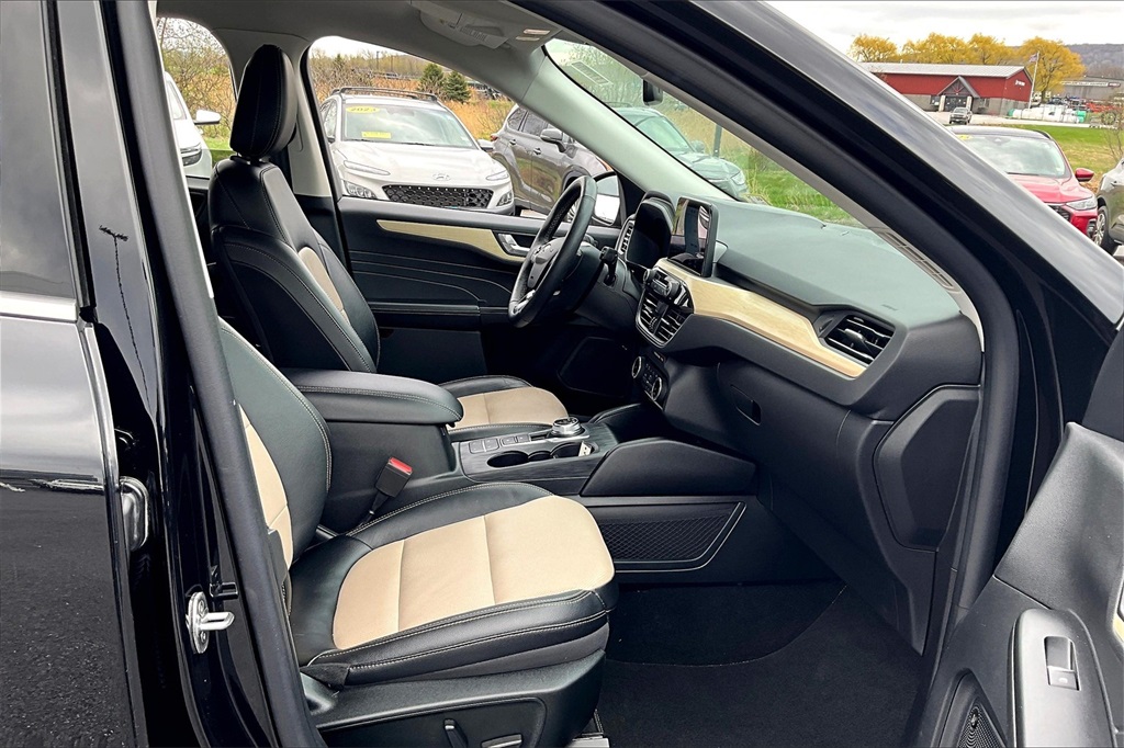 2022 Ford Escape Titanium - Photo 14