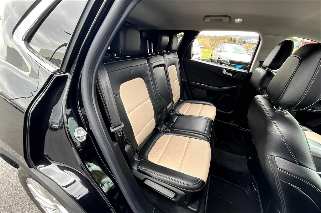 2022 Ford Escape Titanium - Photo 16