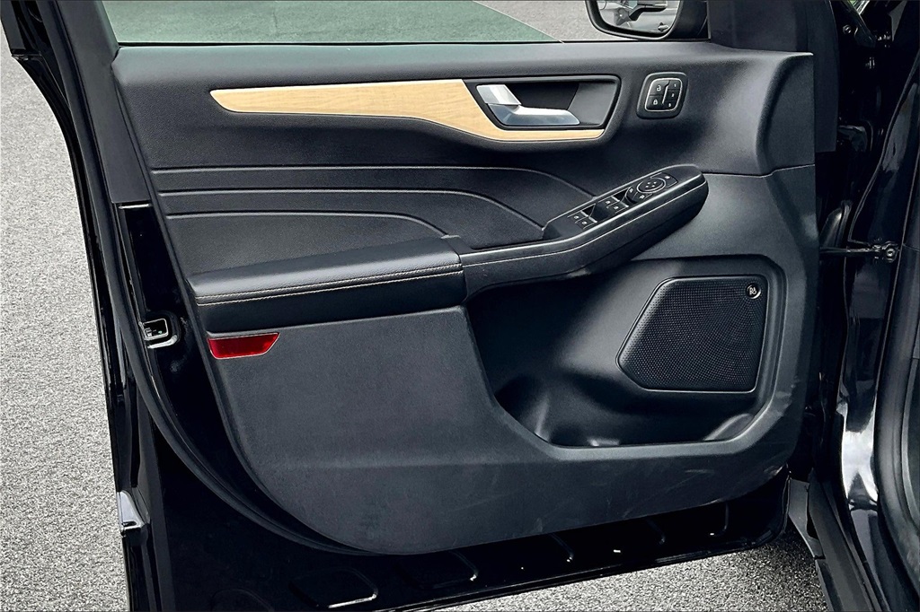 2022 Ford Escape Titanium - Photo 9