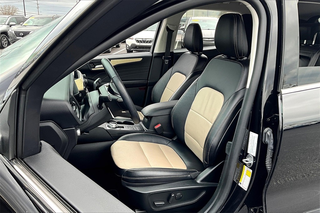 2022 Ford Escape Titanium - Photo 10