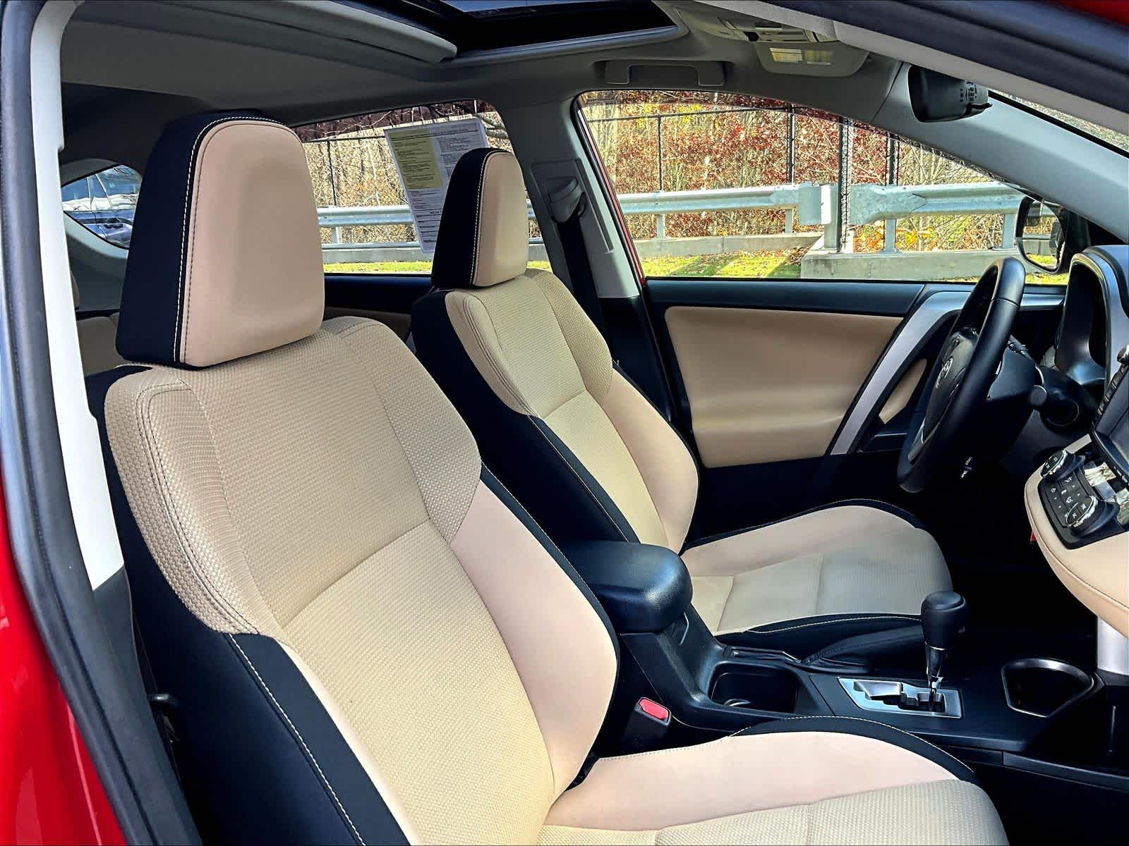 2017 Toyota RAV4 XLE - Photo 11