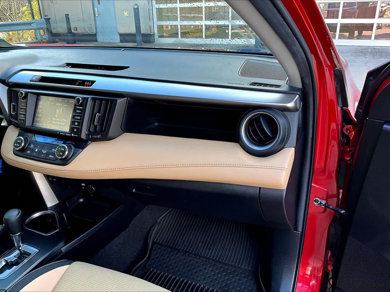 2017 Toyota RAV4 XLE - Photo 13