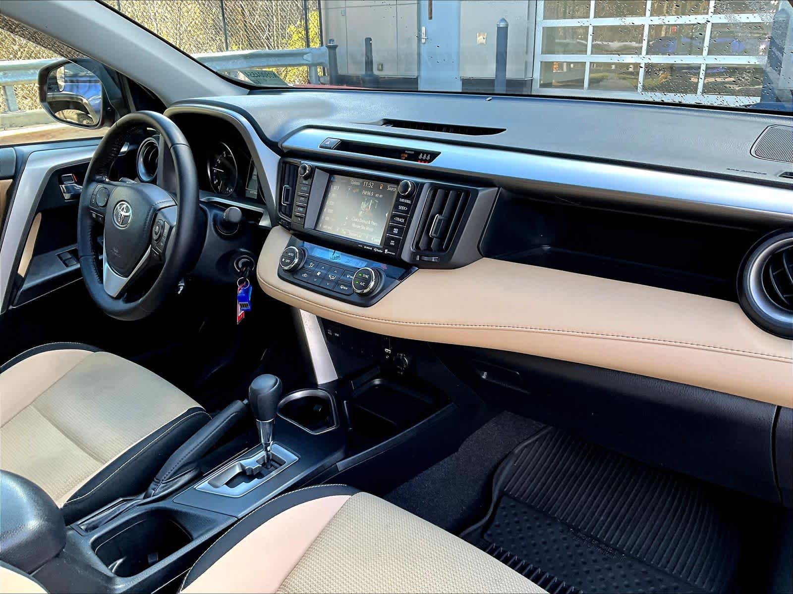 2017 Toyota RAV4 XLE - Photo 14