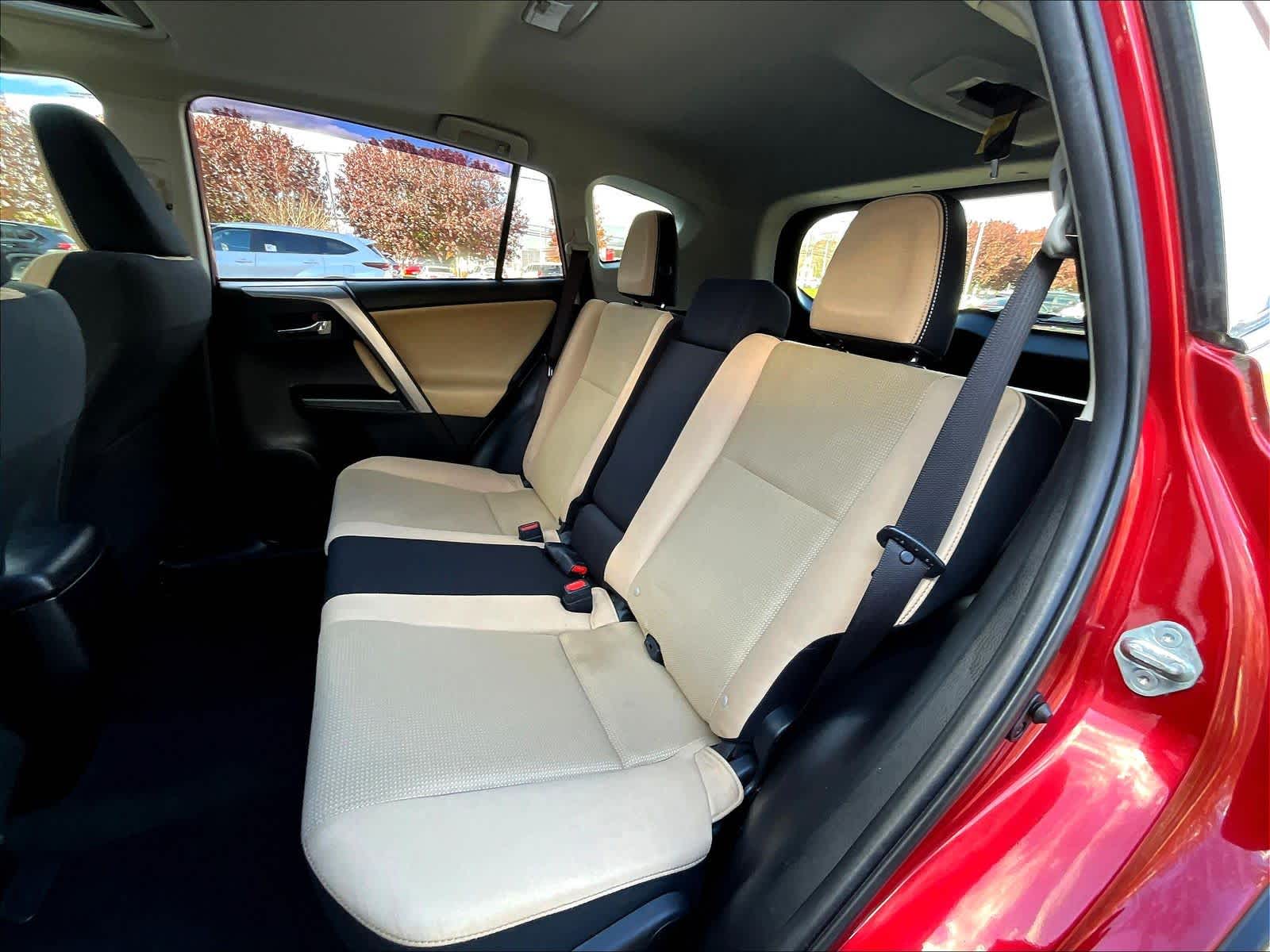 2017 Toyota RAV4 XLE - Photo 15