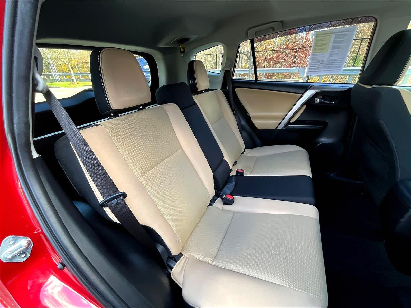 2017 Toyota RAV4 XLE - Photo 16