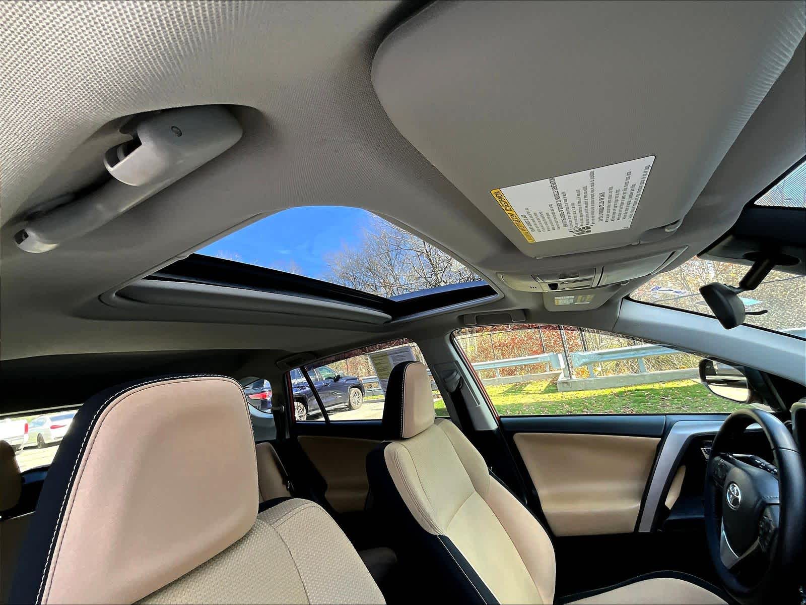 2017 Toyota RAV4 XLE - Photo 22