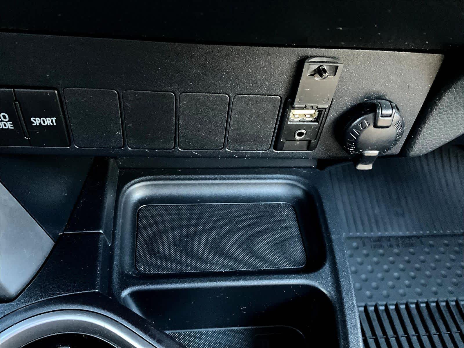 2017 Toyota RAV4 XLE - Photo 26