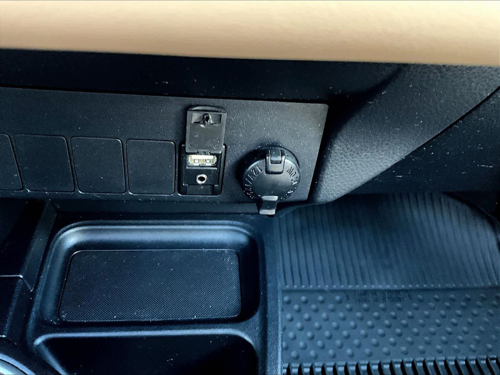 2017 Toyota RAV4 XLE - Photo 27