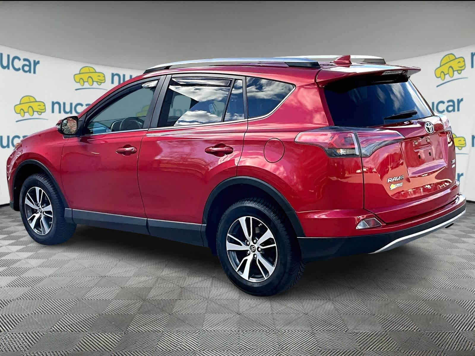 2017 Toyota RAV4 XLE - Photo 4