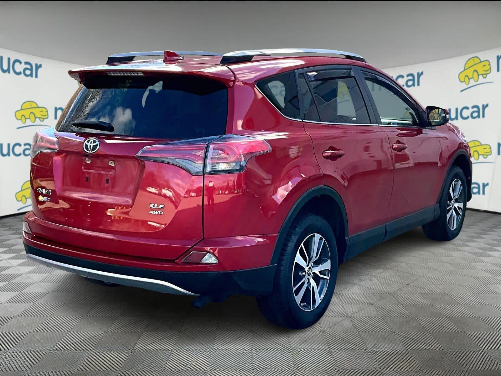 2017 Toyota RAV4 XLE - Photo 6