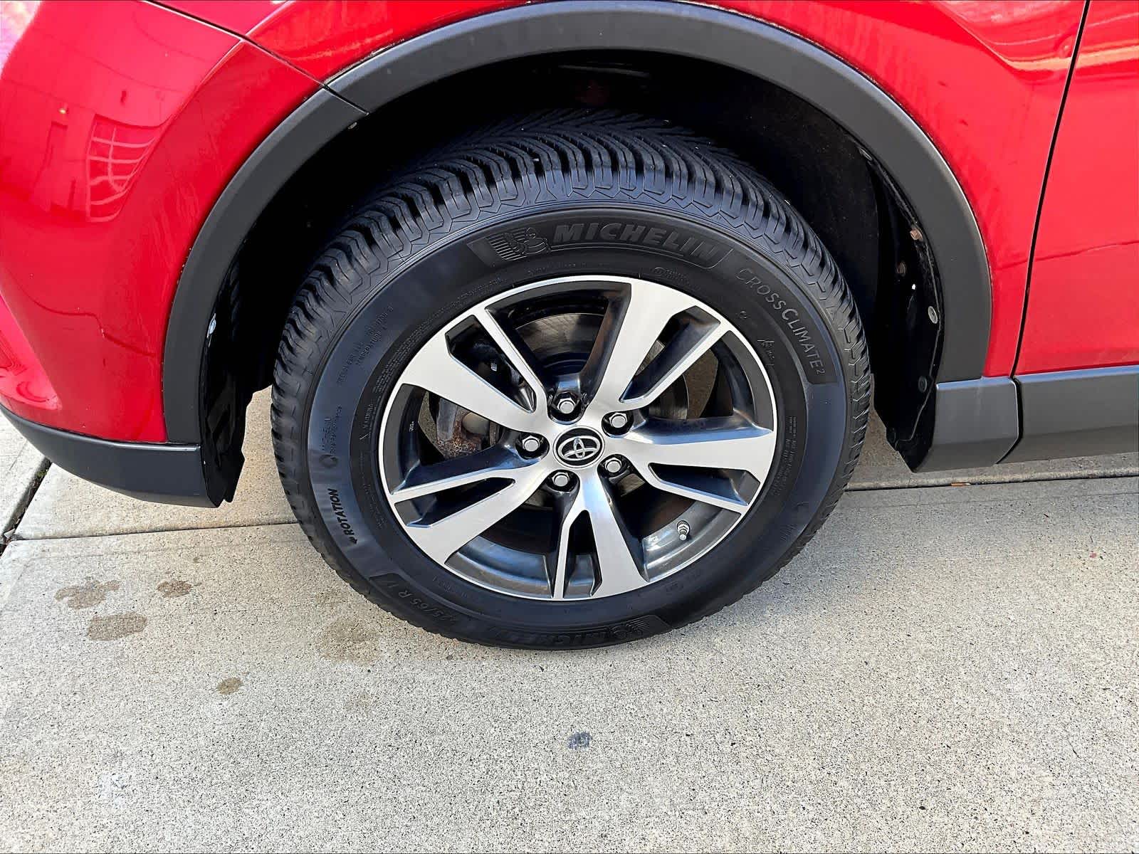 2017 Toyota RAV4 XLE - Photo 7