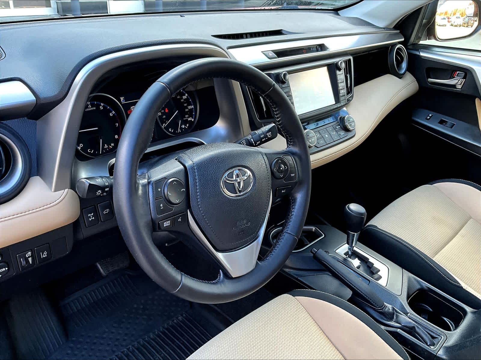 2017 Toyota RAV4 XLE - Photo 8
