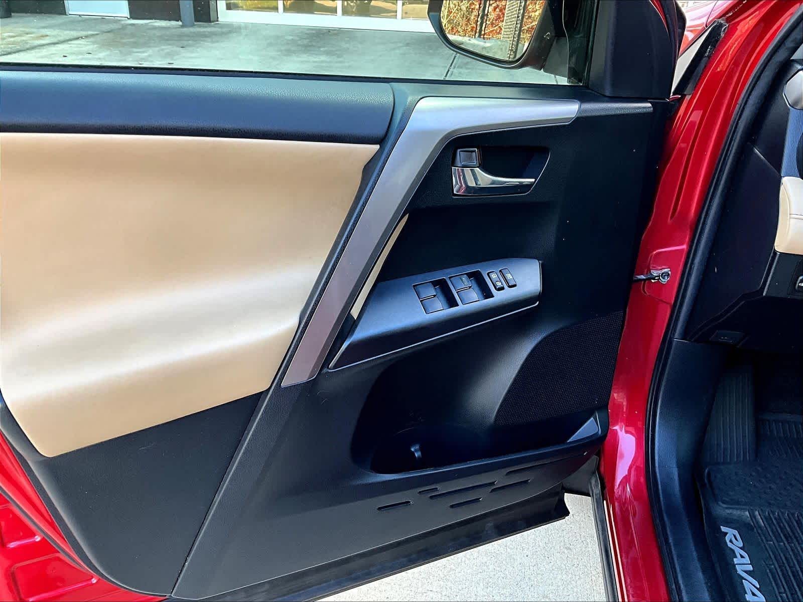 2017 Toyota RAV4 XLE - Photo 9