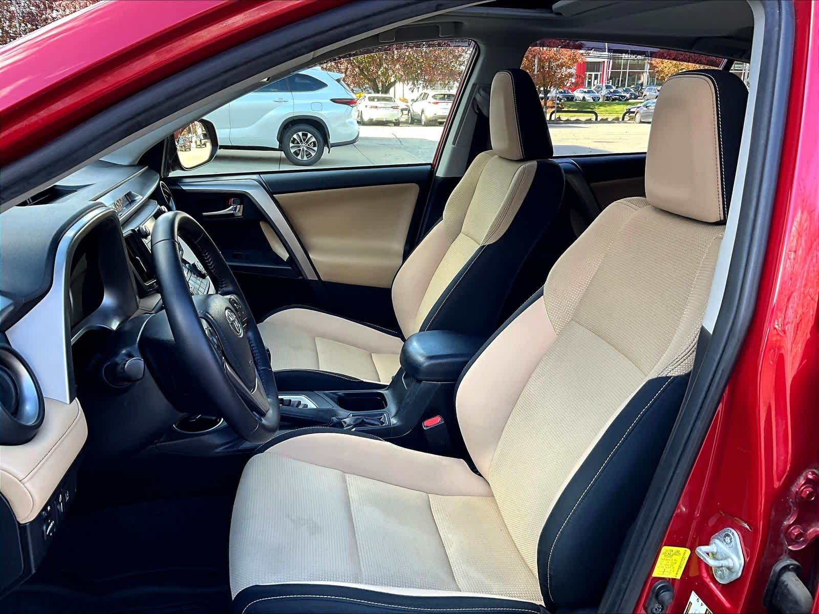 2017 Toyota RAV4 XLE - Photo 10