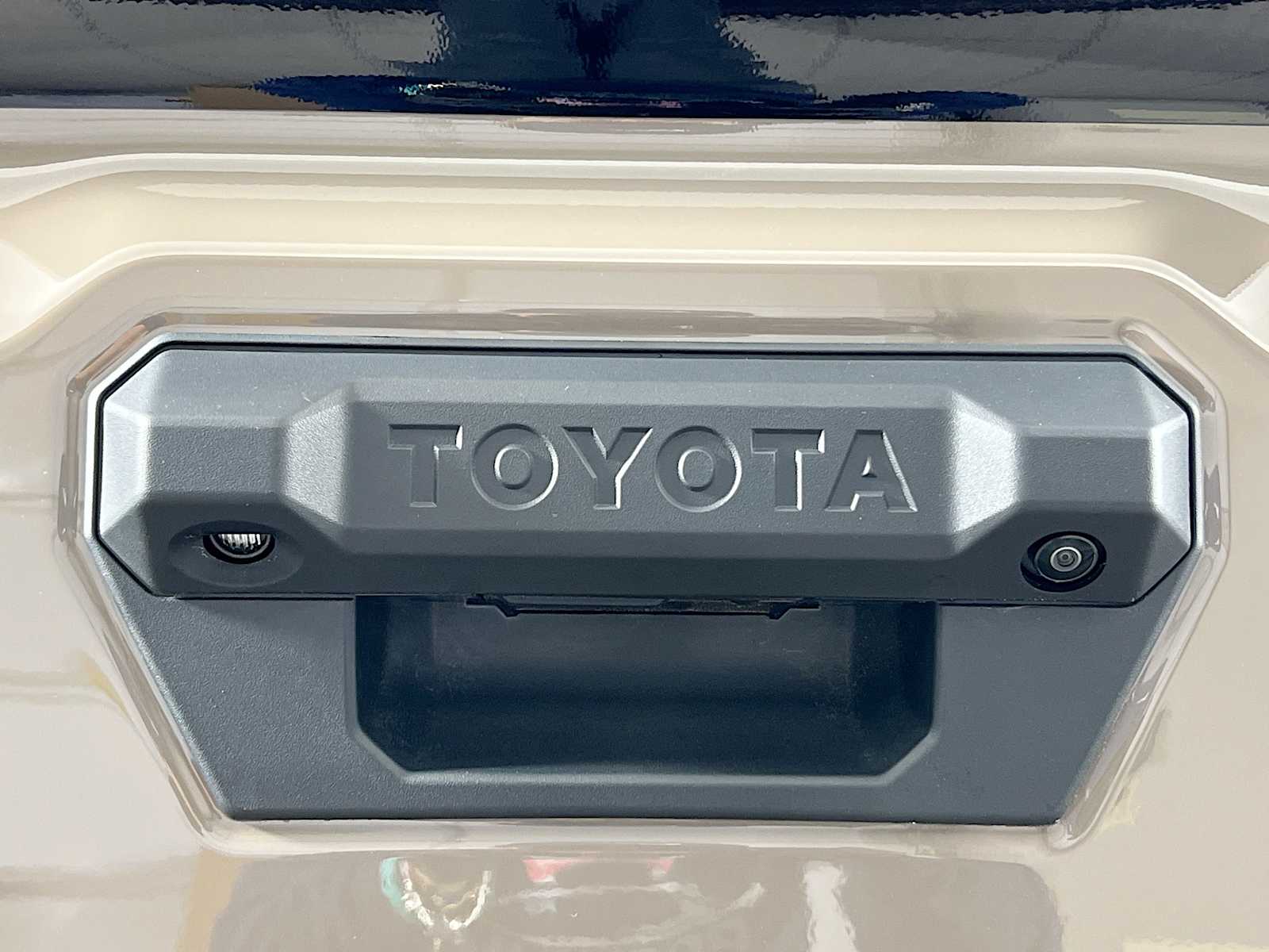 2025 Toyota Tacoma TRD Pro Hybrid - Photo 17