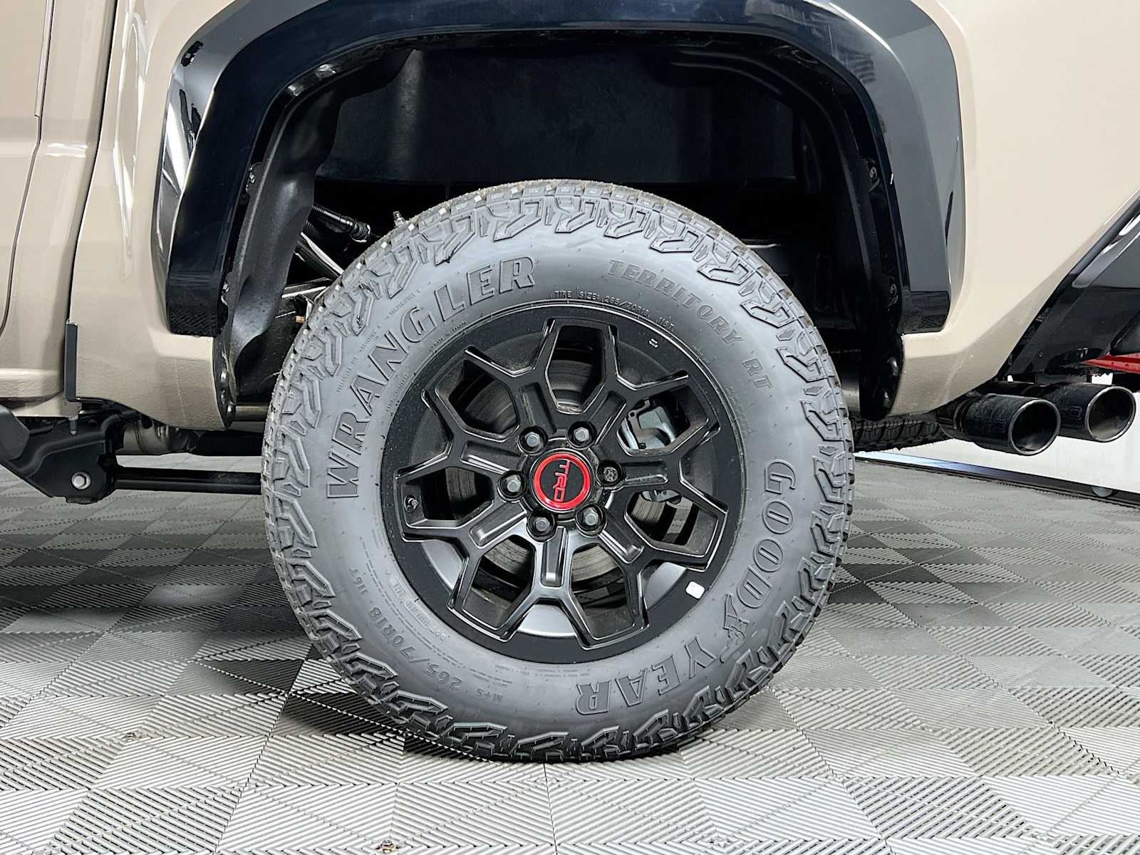 2025 Toyota Tacoma TRD Pro Hybrid - Photo 18