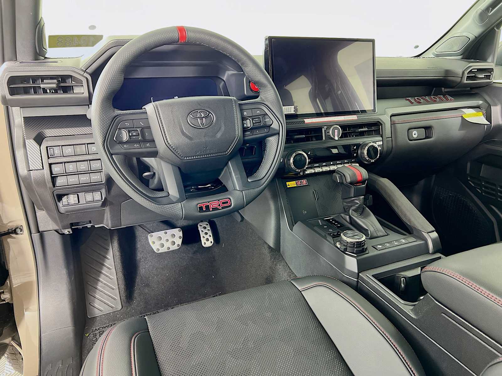 2025 Toyota Tacoma TRD Pro Hybrid - Photo 6