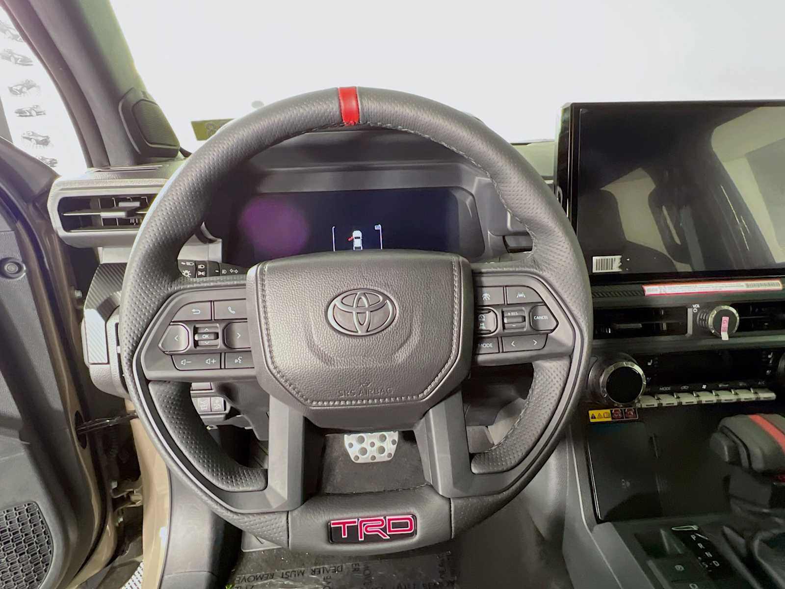 2025 Toyota Tacoma TRD Pro Hybrid - Photo 7