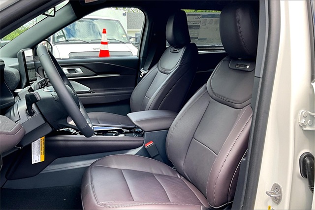 2025 Ford Explorer Platinum - Photo 10