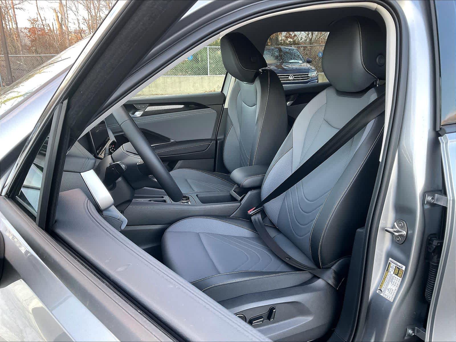 2026 Volkswagen Tiguan SE - Photo 11