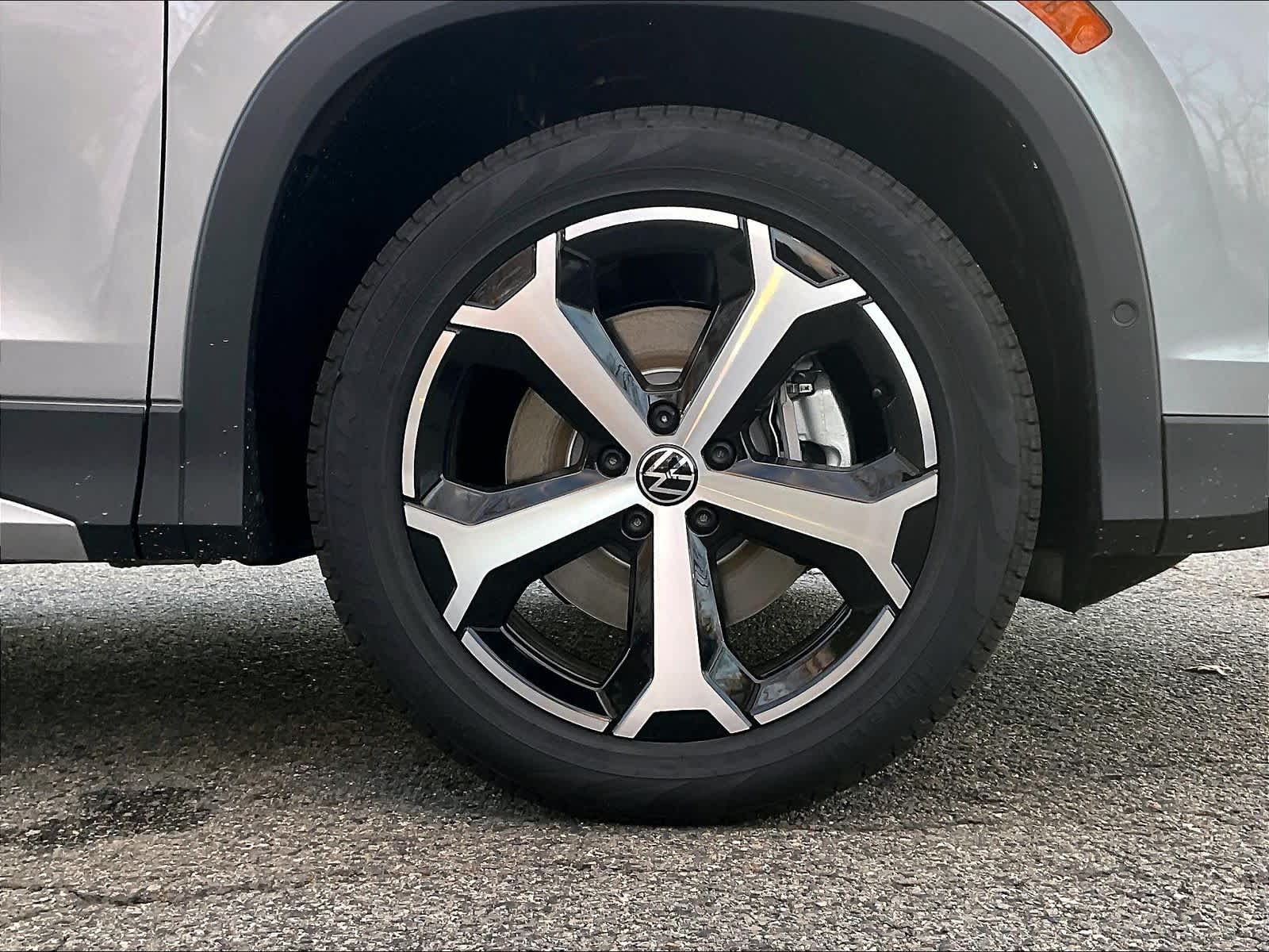 2026 Volkswagen Tiguan SE - Photo 8