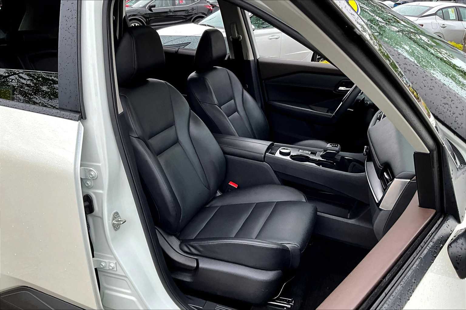 2022 Nissan Rogue SV - Photo 11