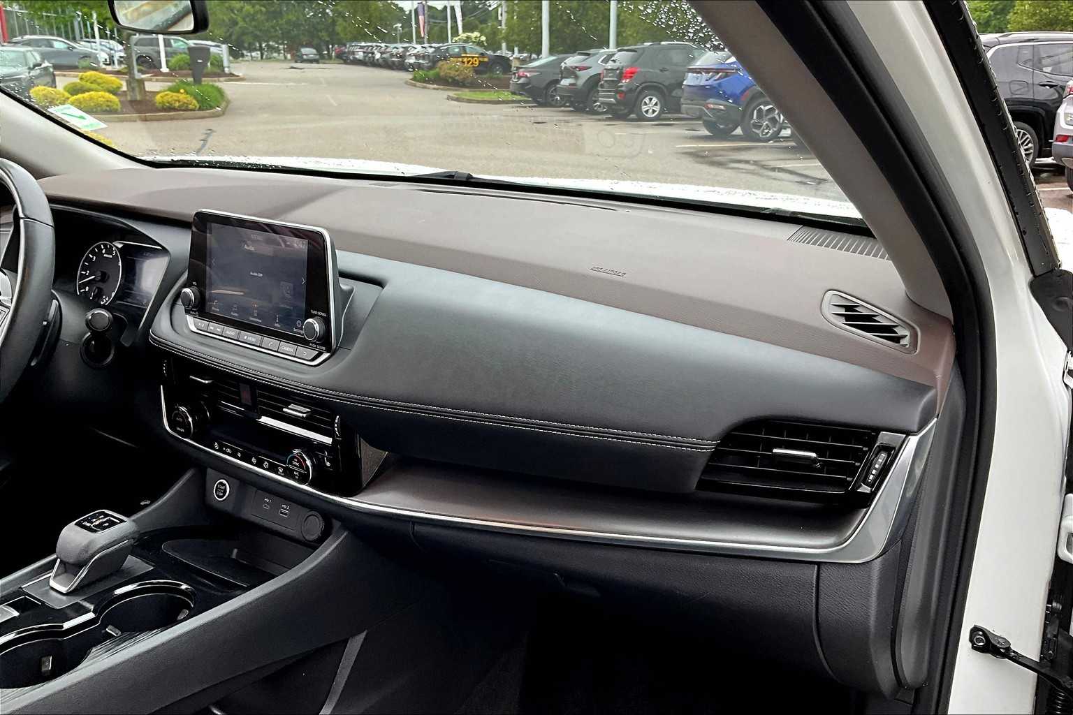 2022 Nissan Rogue SV - Photo 13