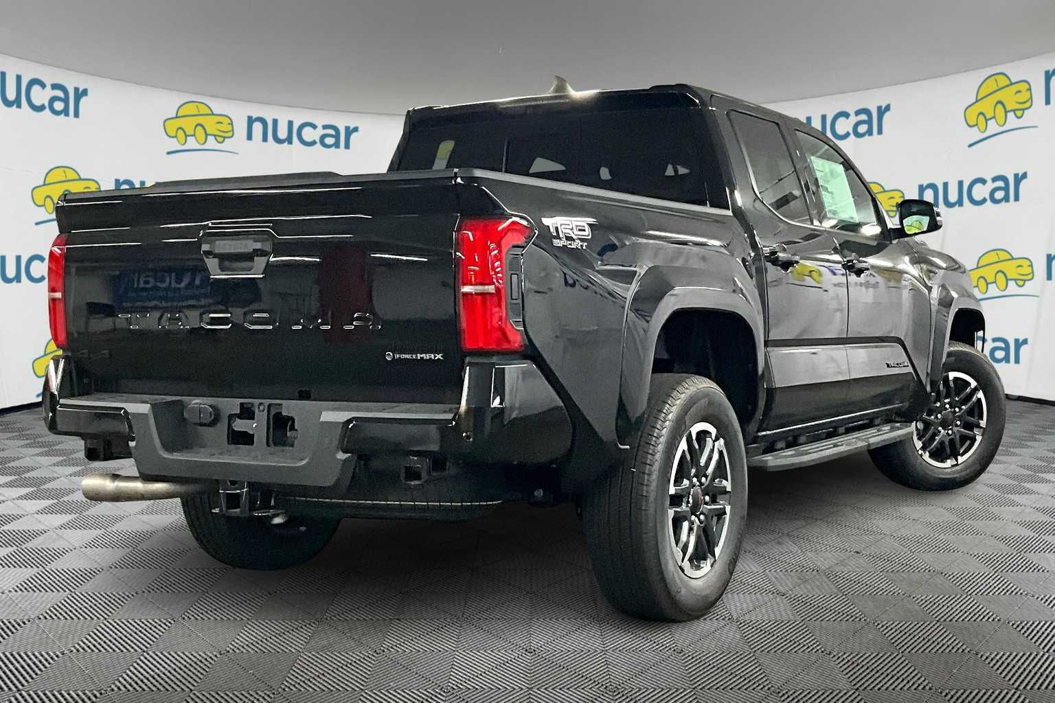 2025 Toyota Tacoma TRD Sport Hybrid - Photo 7
