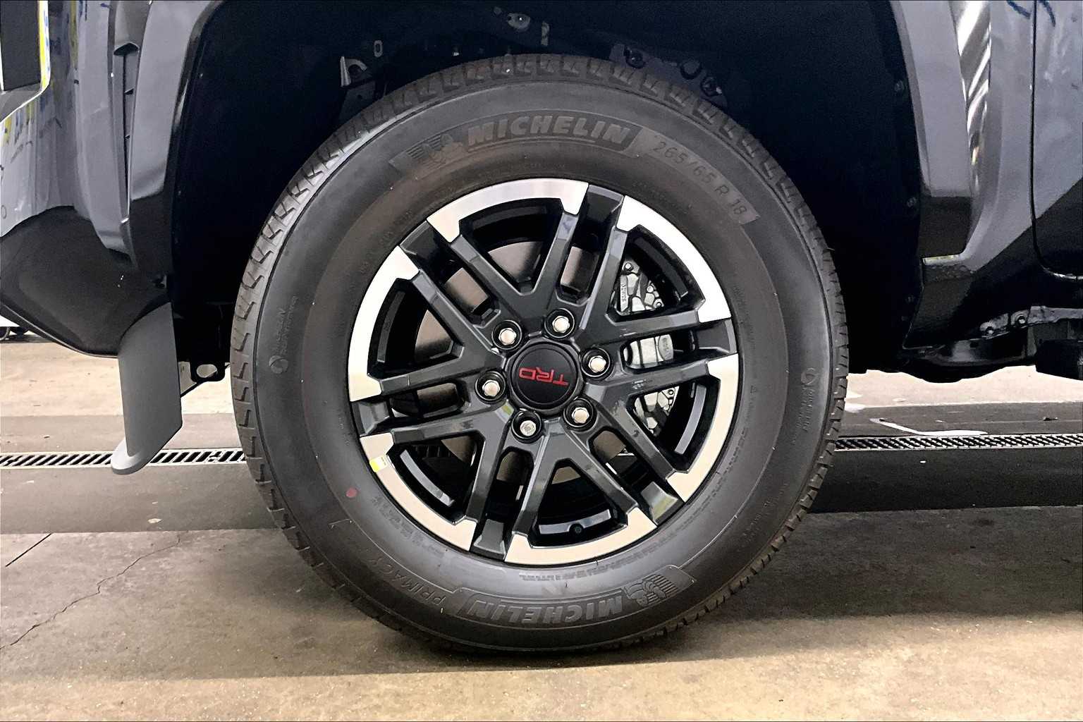 2025 Toyota Tacoma TRD Sport Hybrid - Photo 8