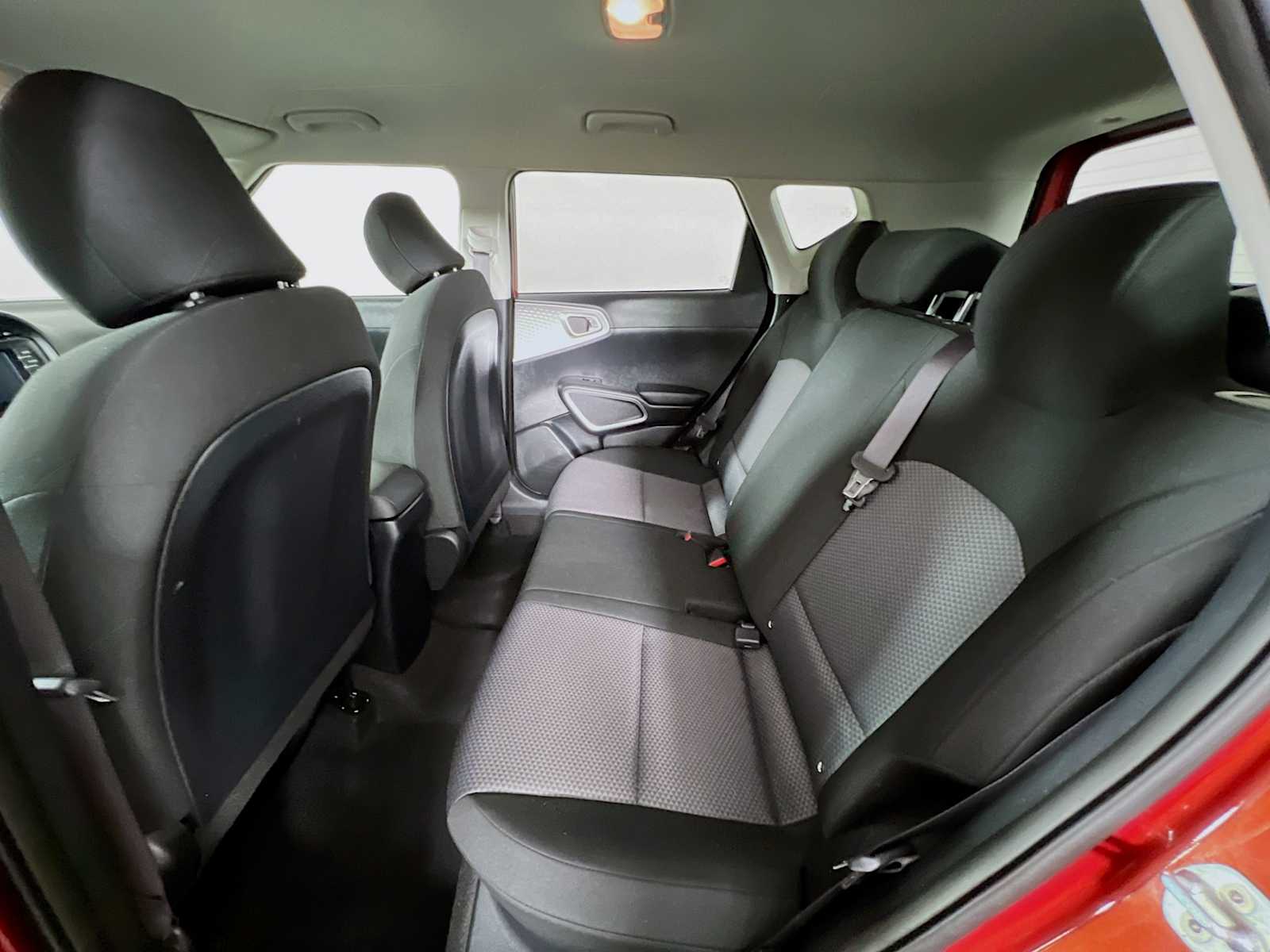 2021 Kia Soul LX - Photo 23