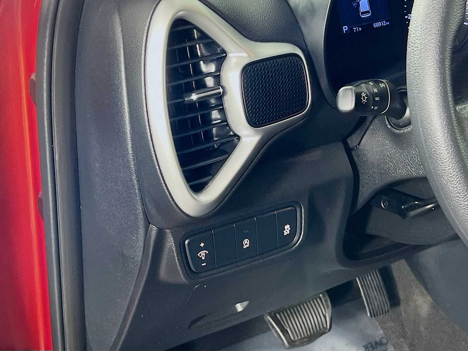 2021 Kia Soul LX - Photo 10