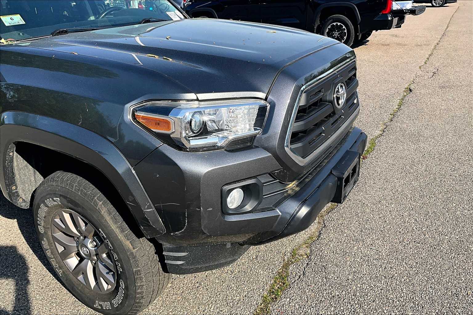 2016 Toyota Tacoma SR5 - Photo 5