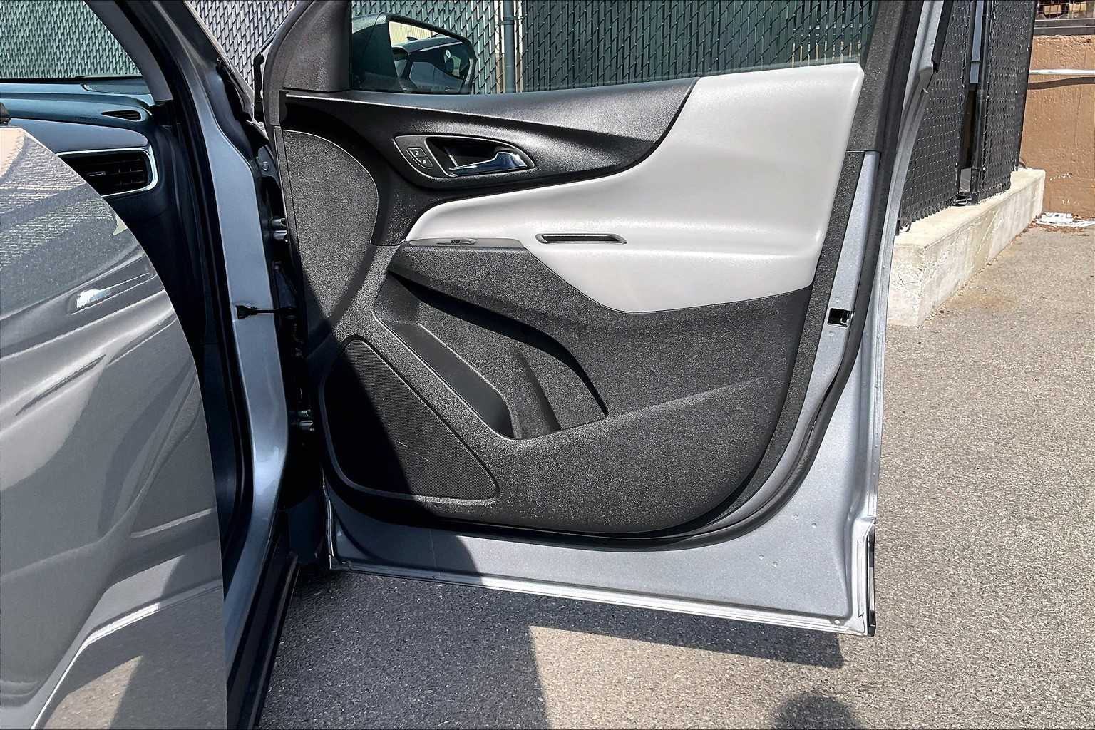 2023 Chevrolet Equinox LS - Photo 12