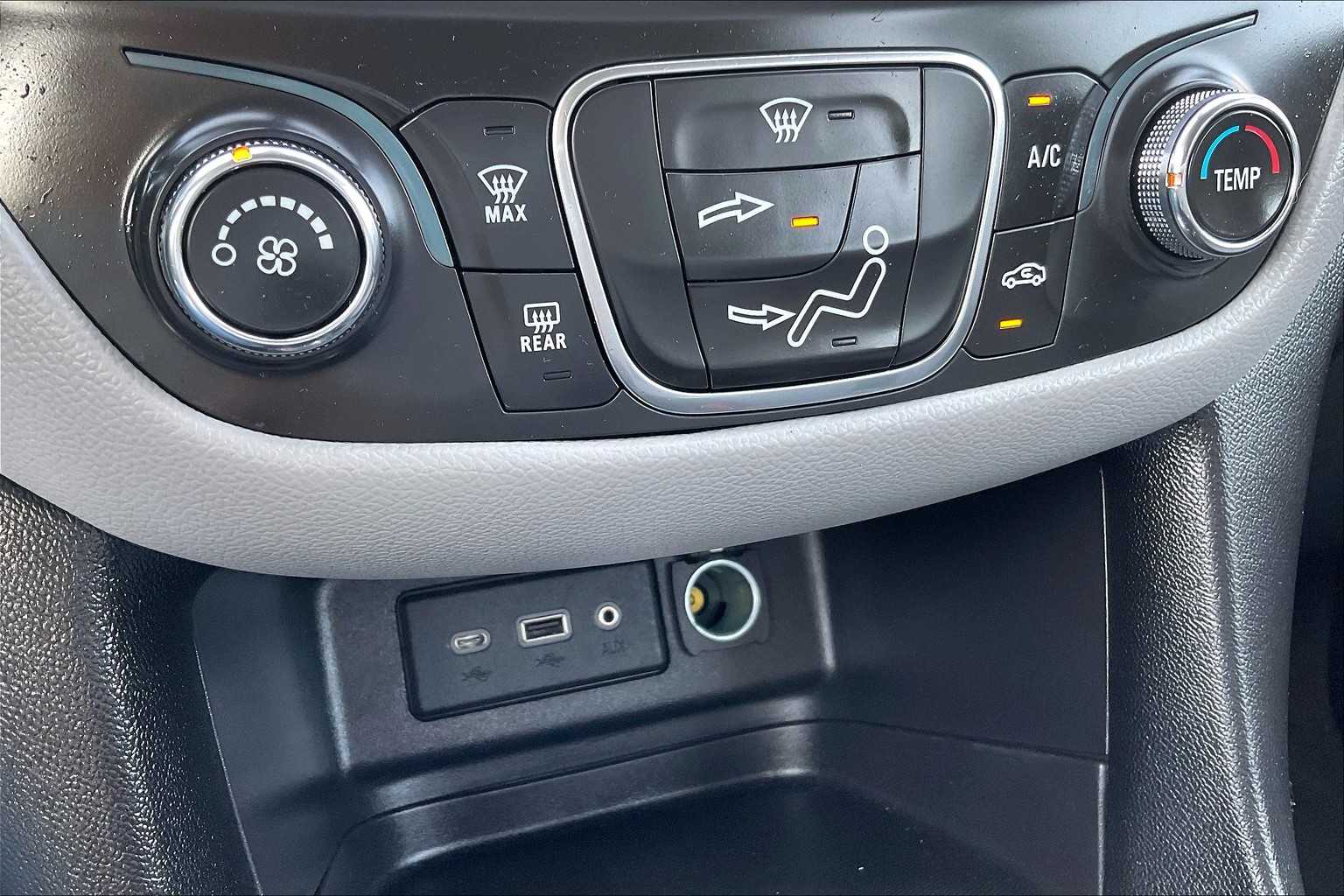 2023 Chevrolet Equinox LS - Photo 25