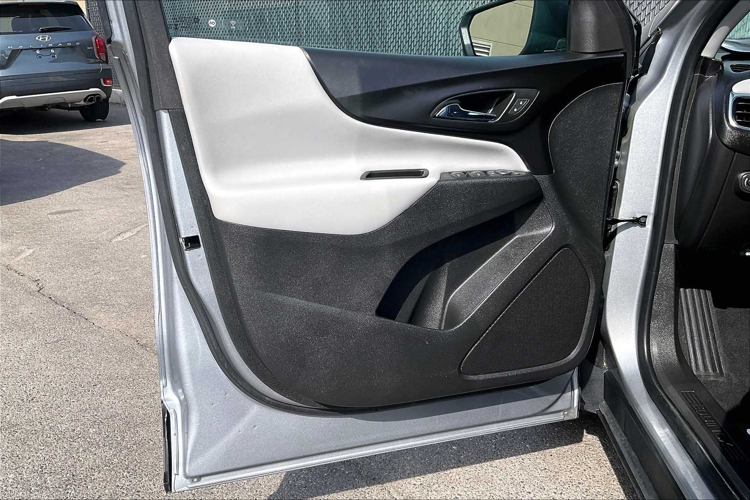 2023 Chevrolet Equinox LS - Photo 9