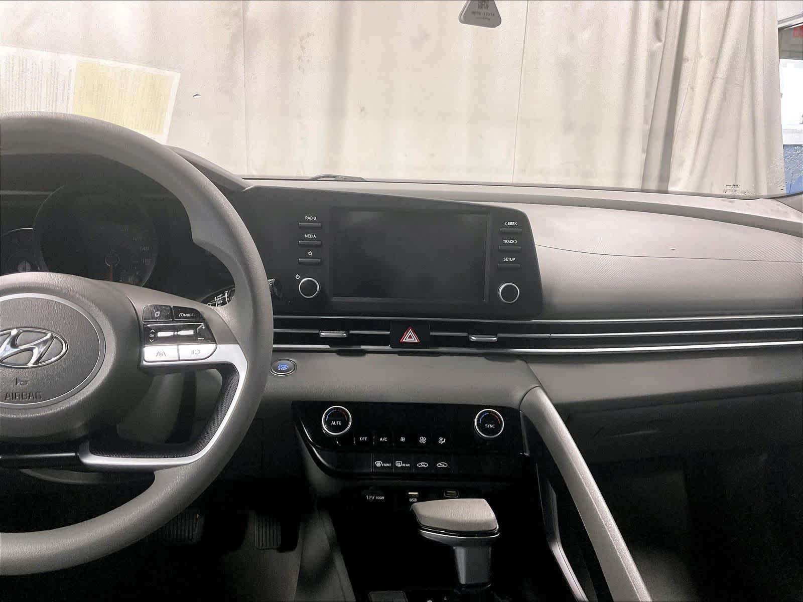 2021 Hyundai Elantra SEL - Photo 18