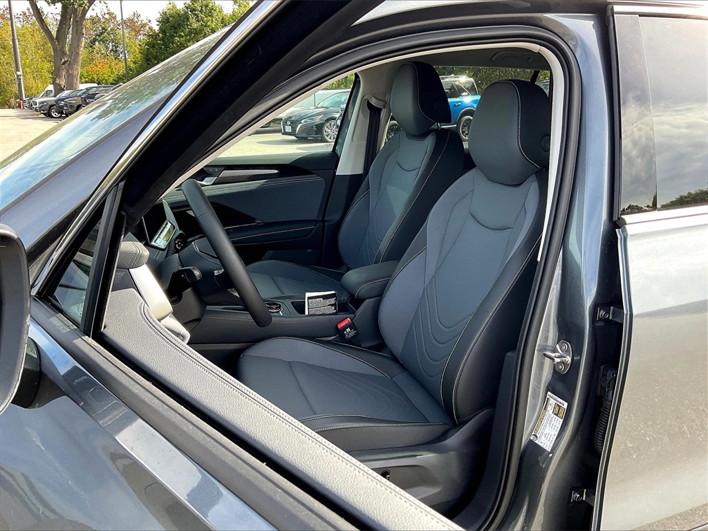 2025 Volkswagen Tiguan 2.0T SE - Photo 11