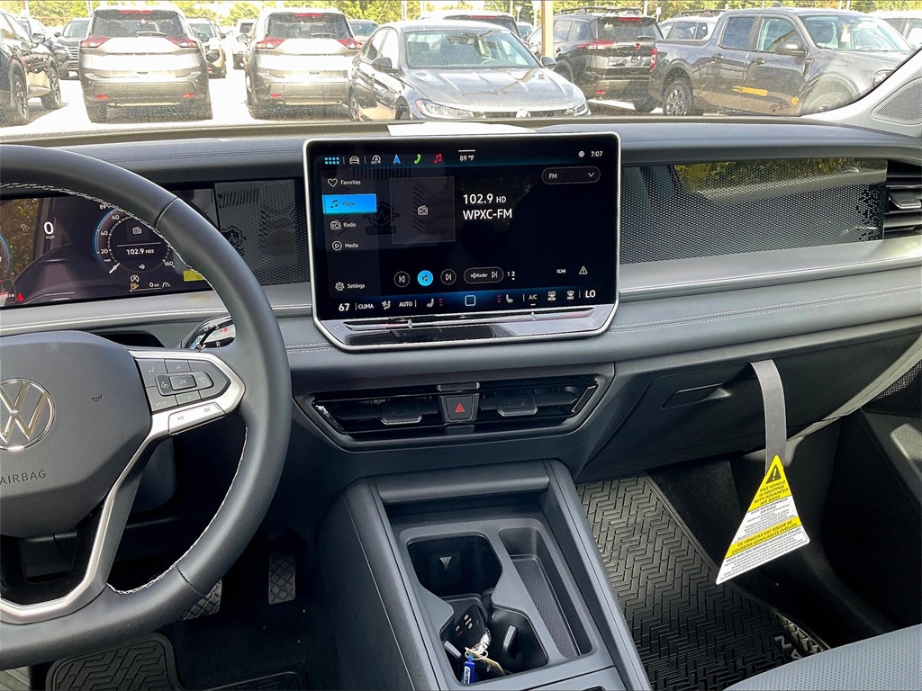 2025 Volkswagen Tiguan 2.0T SE - Photo 13
