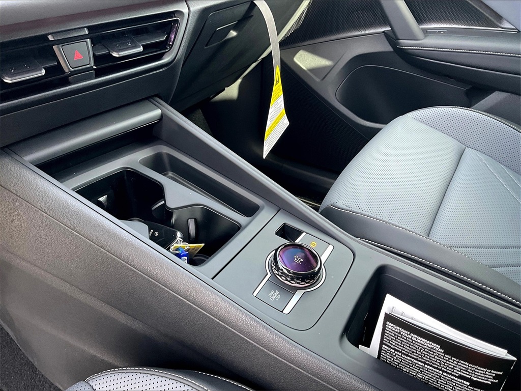2025 Volkswagen Tiguan 2.0T SE - Photo 14
