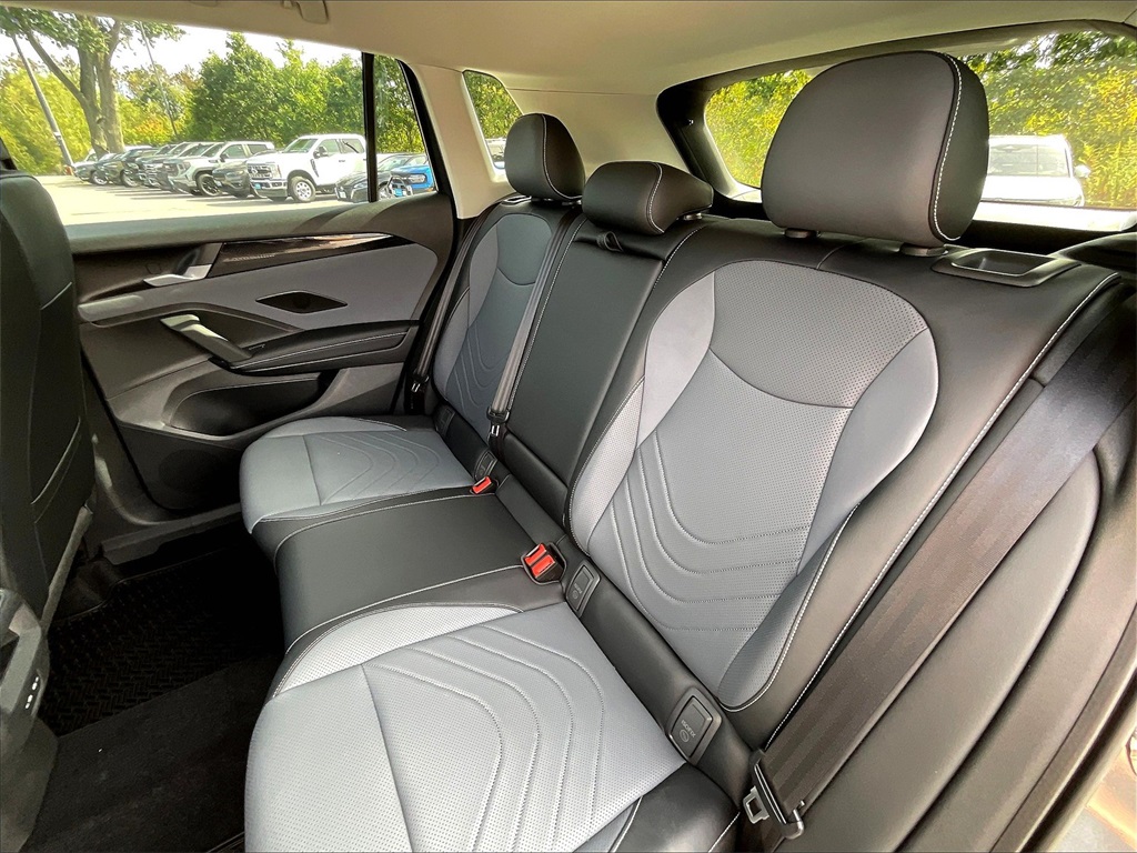 2025 Volkswagen Tiguan 2.0T SE - Photo 15