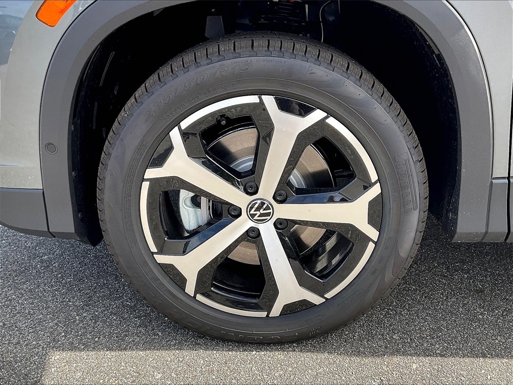 2025 Volkswagen Tiguan 2.0T SE - Photo 8