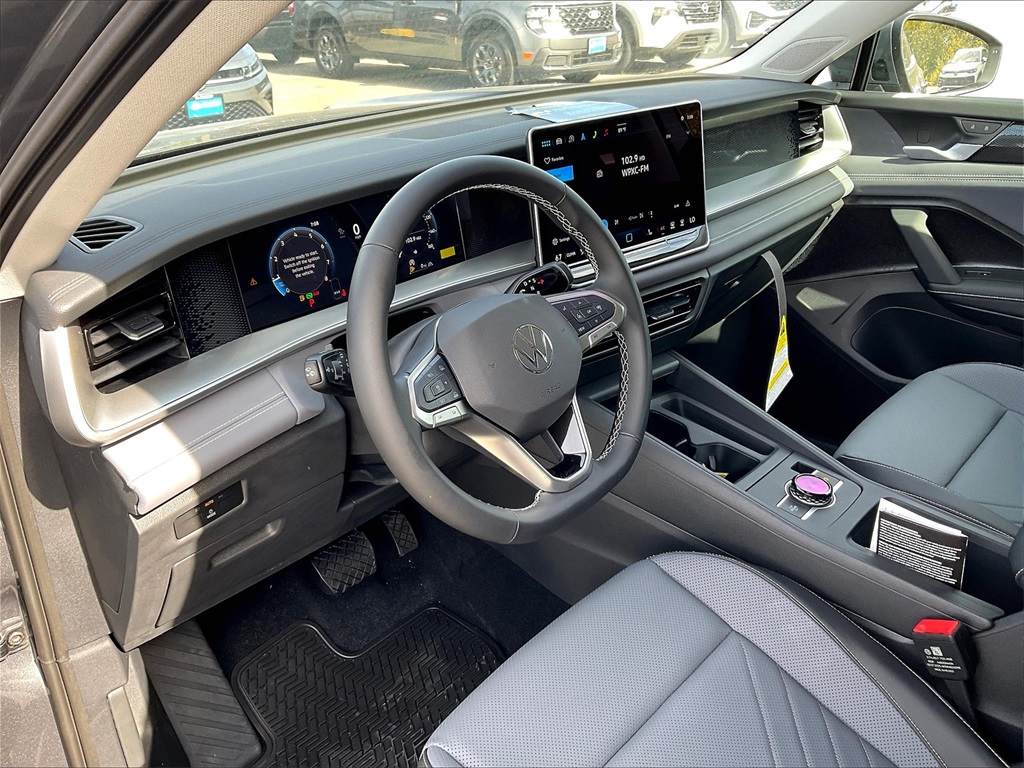 2025 Volkswagen Tiguan 2.0T SE - Photo 9
